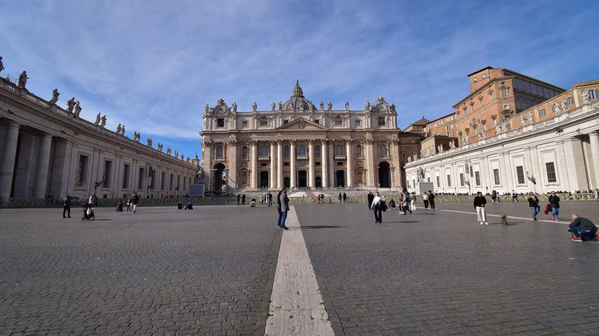 Vaticano aperta o controle sobre “fenómenos sobrenaturais”