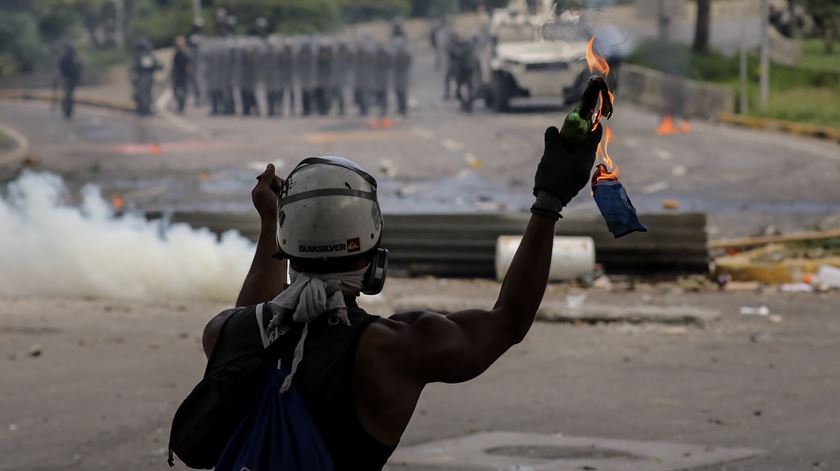 Mantém-se a tensão na Venezuela. Foto: Miguel Gutierrez/EPA