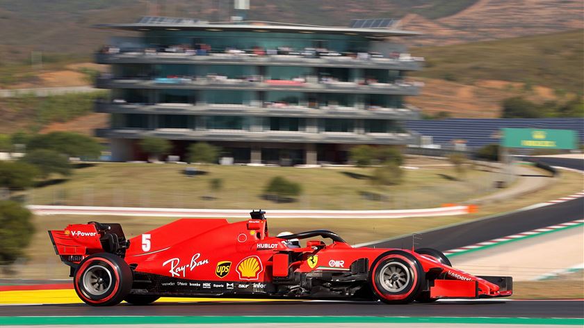 O alemão Sebastian Vettel compete pela Ferrari e possui quatro títulos mundiais consecutivos nas temporadas 2010, 2011, 2012 e 2013. Foto: Reuters