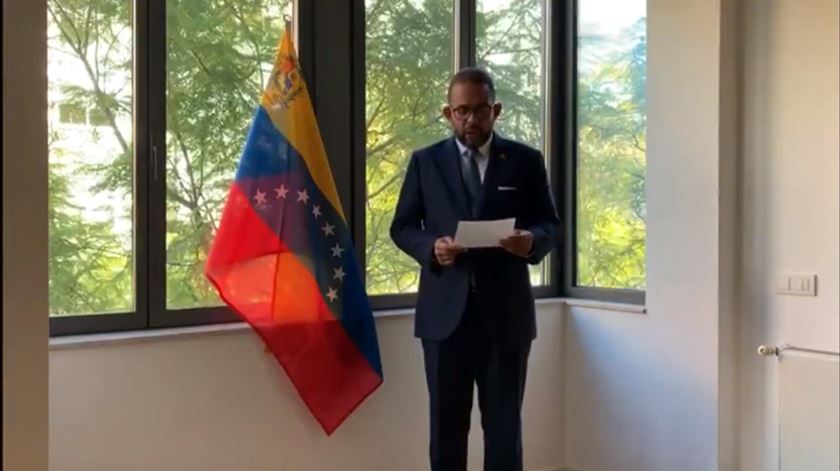 Victor Liendo Muñoz faz declaração de apoio a Guaidó. Foto: DR