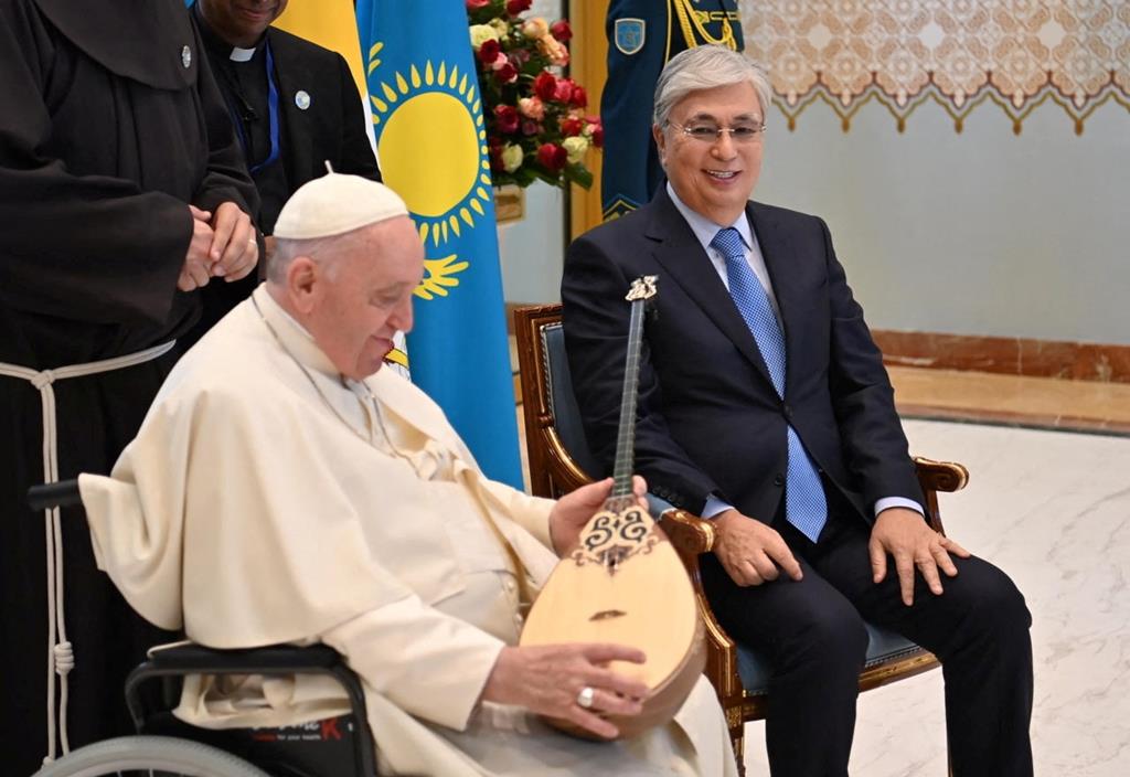 Papa no Cazaquistão com Presidente. Foto: Serviço de imprensa do Presidente do Cazaquistão/Reuters