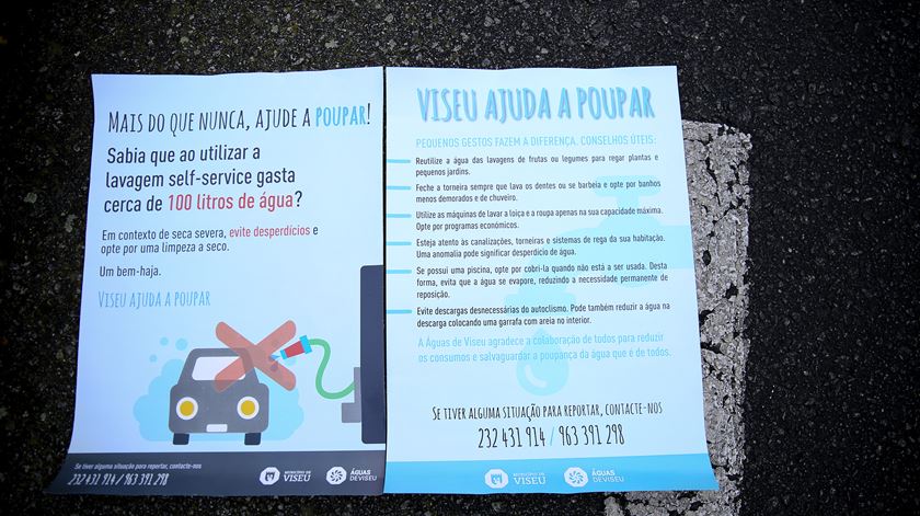 Cartazes distribuídos pela Câmara de Viseu com dicas para poupar água