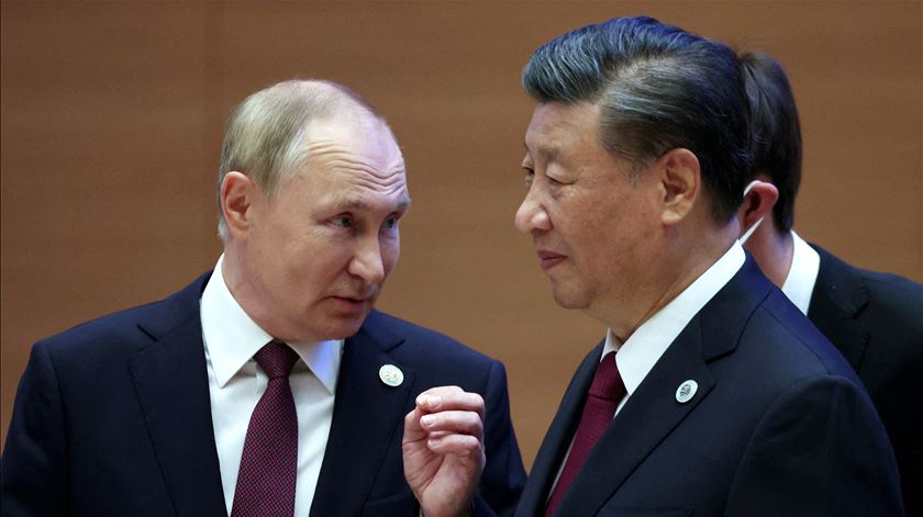 Putin invites Xi Jinping to visit Russia
