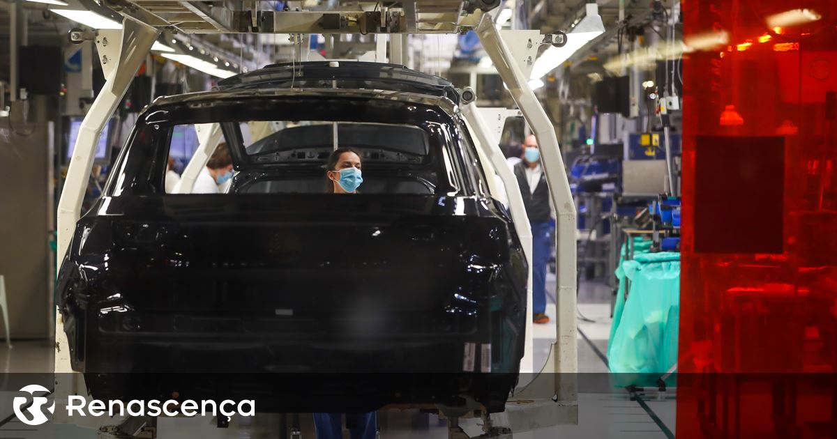 Autoeuropa garante 100% do salário e subsídio de turno a trabalhadores em "lay-off"