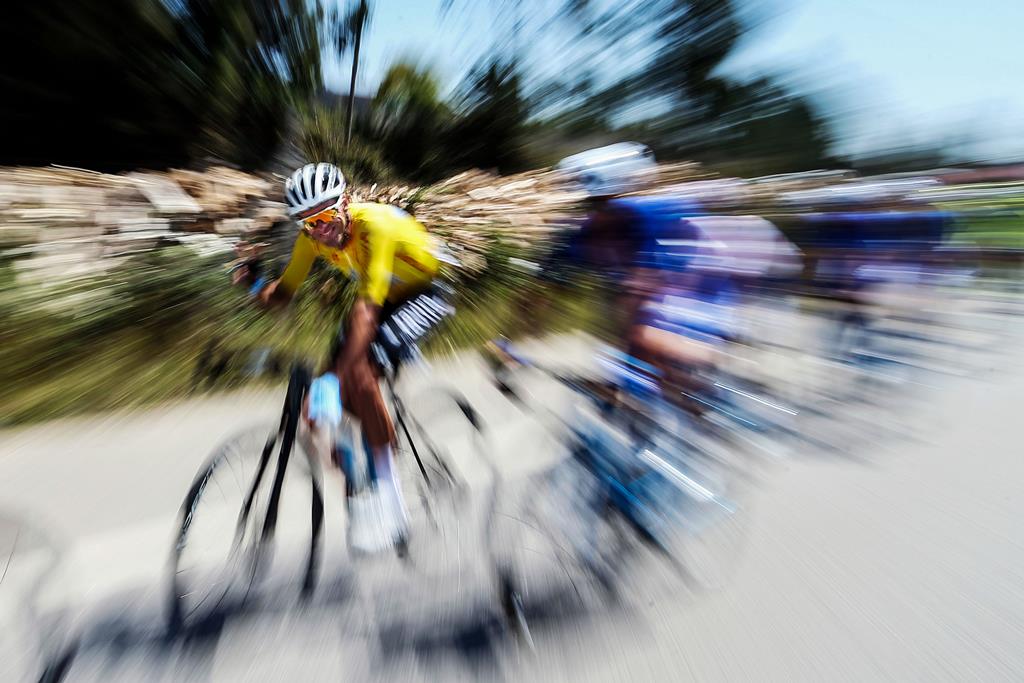 O ciclista Alejandro Marque, que já andou de camisola amarela, decidiu continuar mais uma temporada no pelotão. Foto: Nuno Veiga/ Lusa