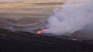 ​Vulcão em erupção nos arredores da capital da Islândia
