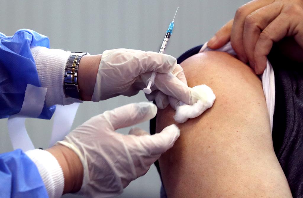 Pessoas com diabetes e mais de 18 anos já podem agendar reforço da vacina contra a Covid-19. Foto: EPA