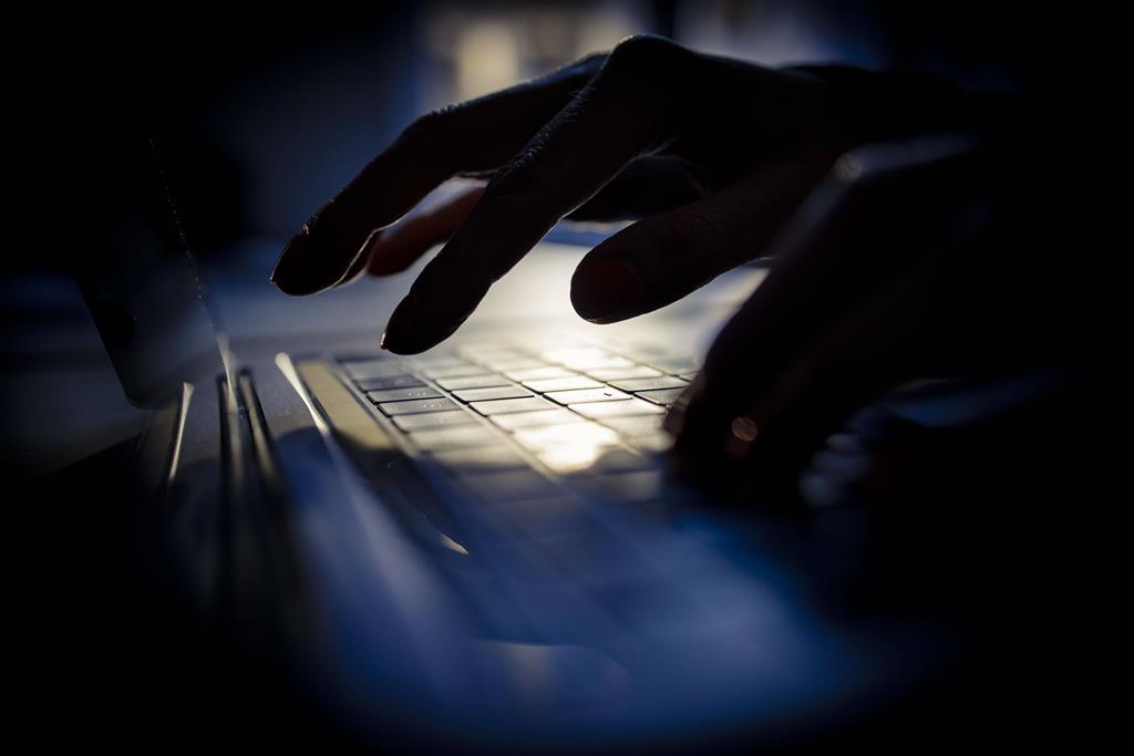 Estamos cada vez mais expostos a ataques informáticos. Foto: Thomas Trutschel/Reuters