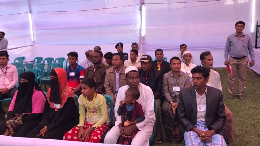 Grupo de refugiados rohingya que se vai encontrar com o Papa. Foto: Aura Miguel/RR/Vatican Pool