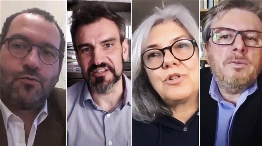 João Costa, António Moreira, Maria João Costa e Domingos Caeiro no curso de Formação para a Docência Digital em Rede