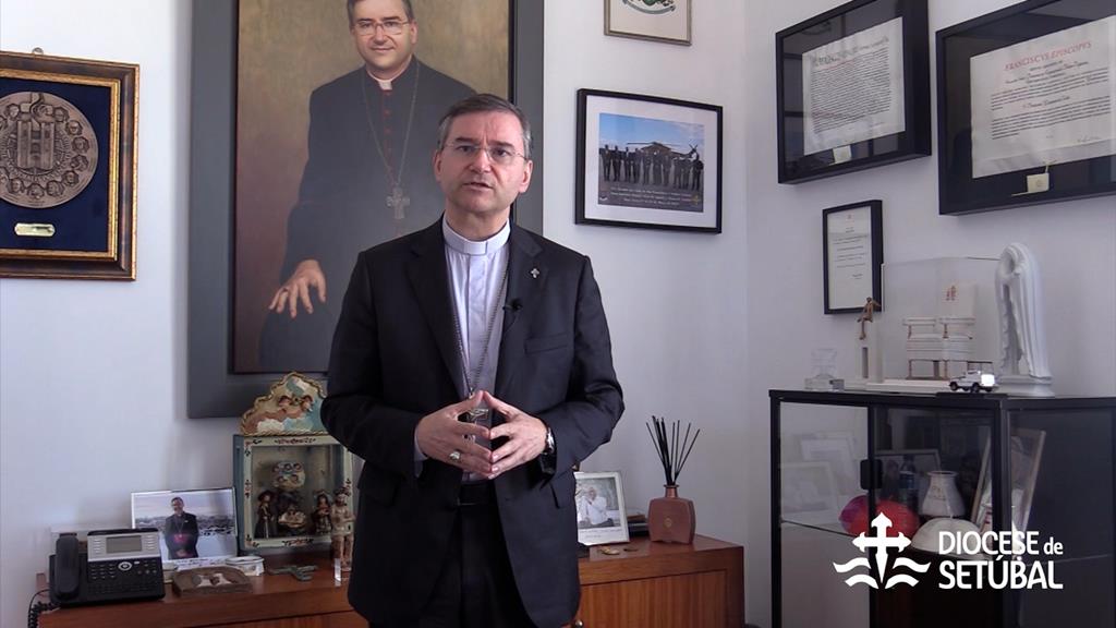 D Américo Aguiar Saúda O Primeiro Sacerdote De Setúbal Que Chega A