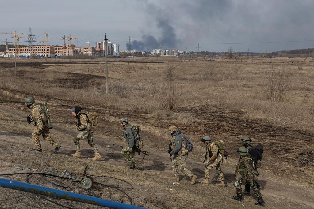 Tropas russas atacam base militar próximo da fronteira com a Polónia, Yavoriv. Foto: Reuters